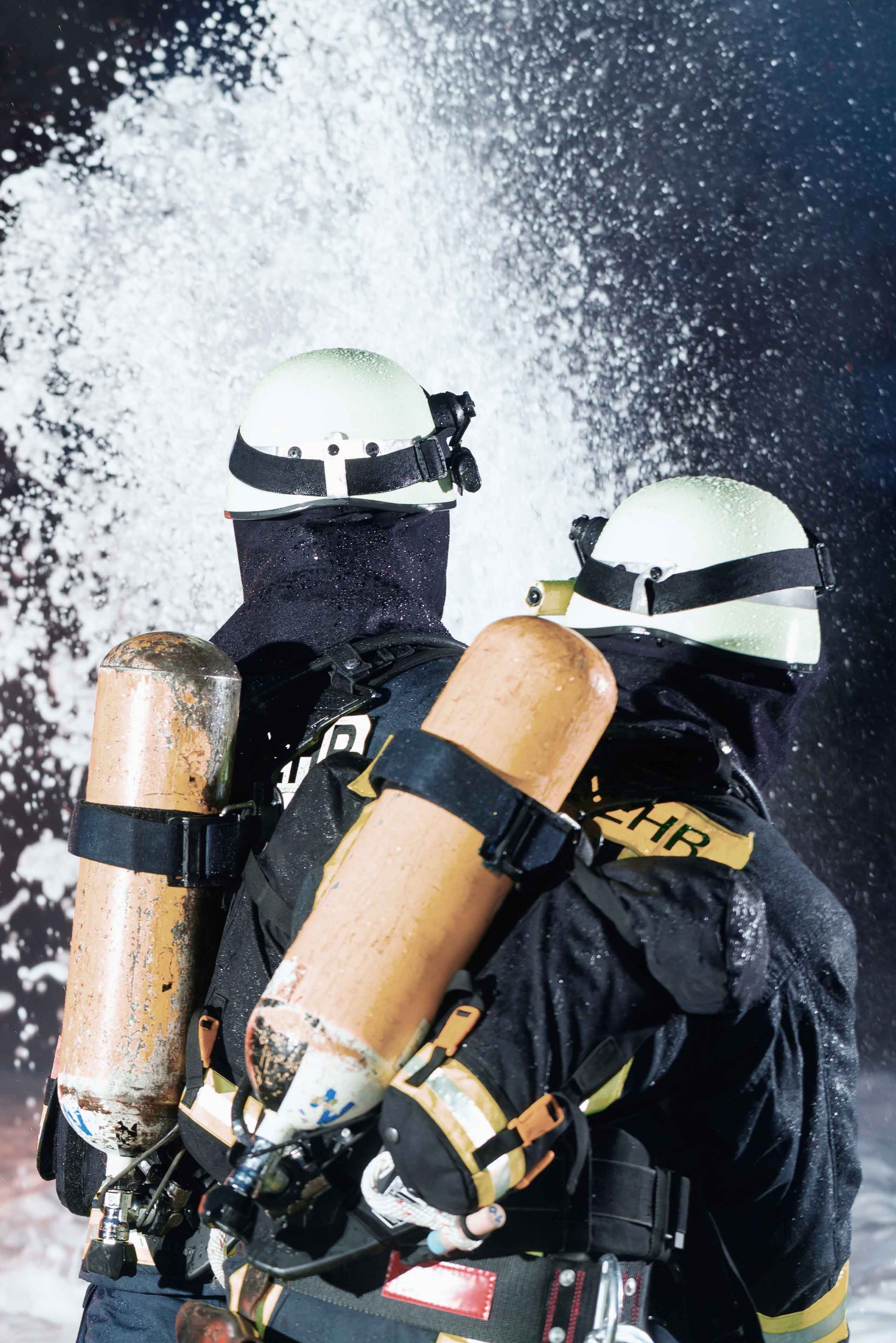 Feuerwehrmänner im Löscheinsatz